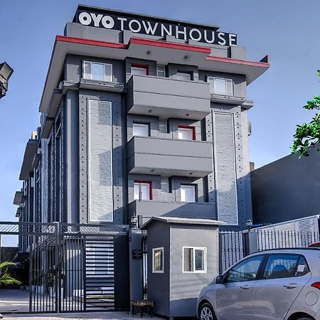 古尔冈 Oyo Townhouse 044 Sector 14 Gurugram酒店 外观 照片