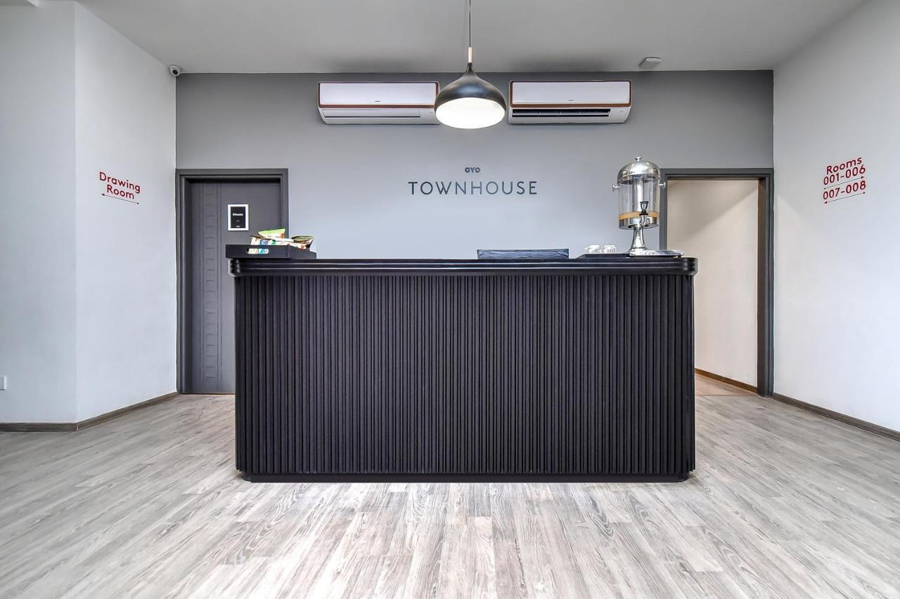 古尔冈 Oyo Townhouse 044 Sector 14 Gurugram酒店 外观 照片